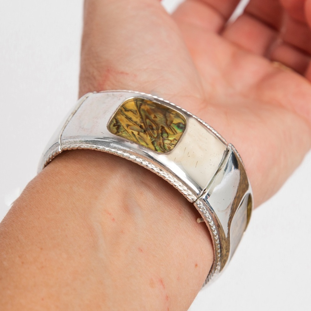 Liz & Co. silver tone stretch style bracelet with marble look neutral inserts